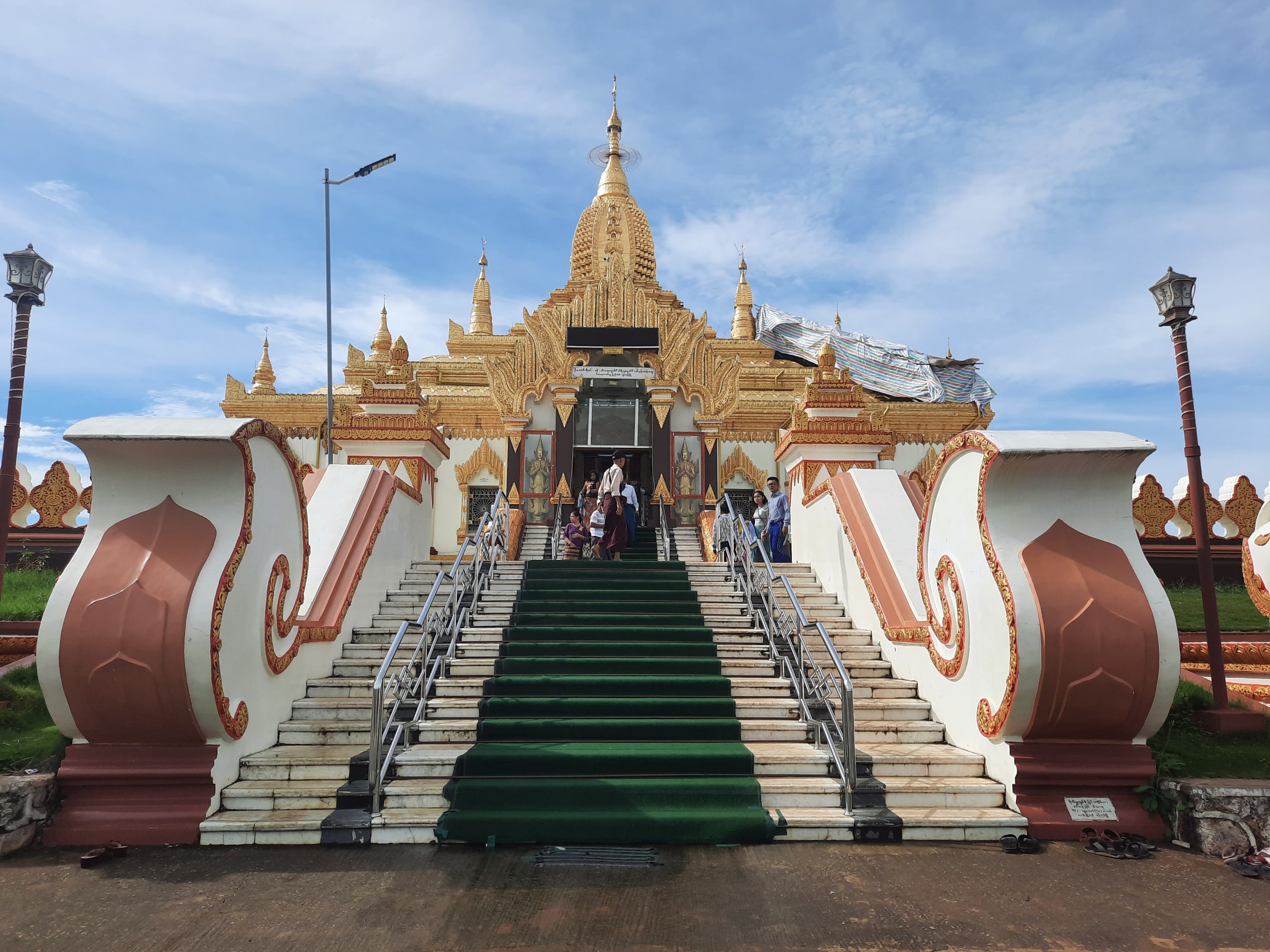 Maha Ant Htoo Kan Thar Pagodaの正面